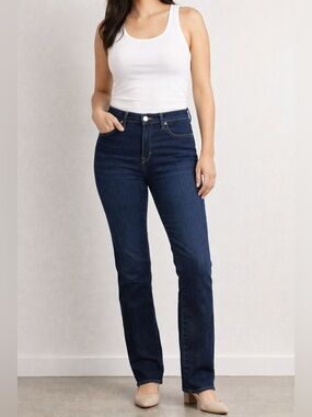 Dark Wash Straight Leg Levi’s 314 jeans size 32”